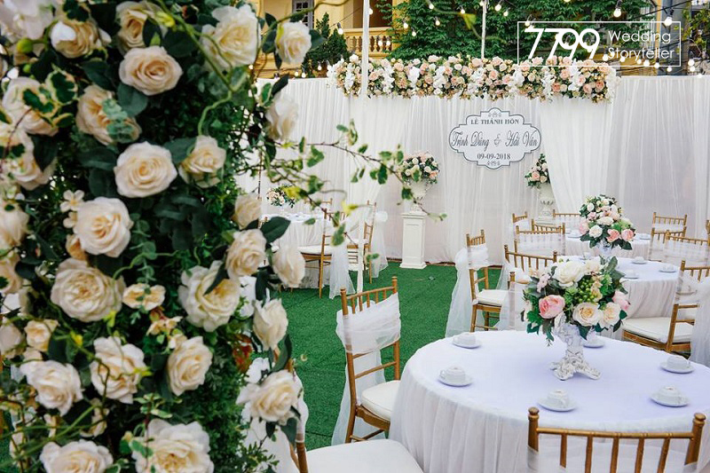 ​    ​Trang trí đám cưới bằng hoa lụa thiết kế cực đẹp