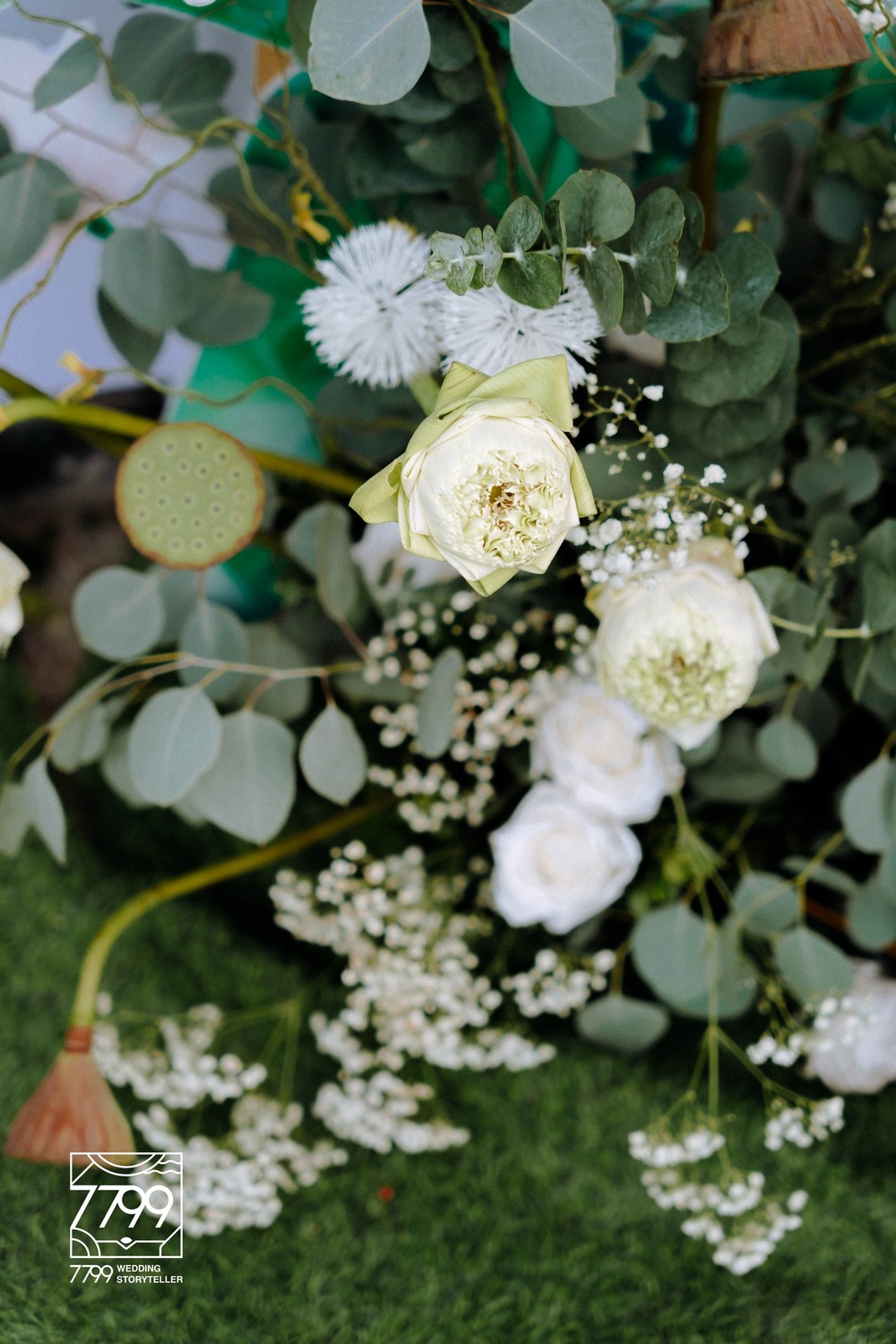 Trang trí tiệc cưới bằng hoa sen