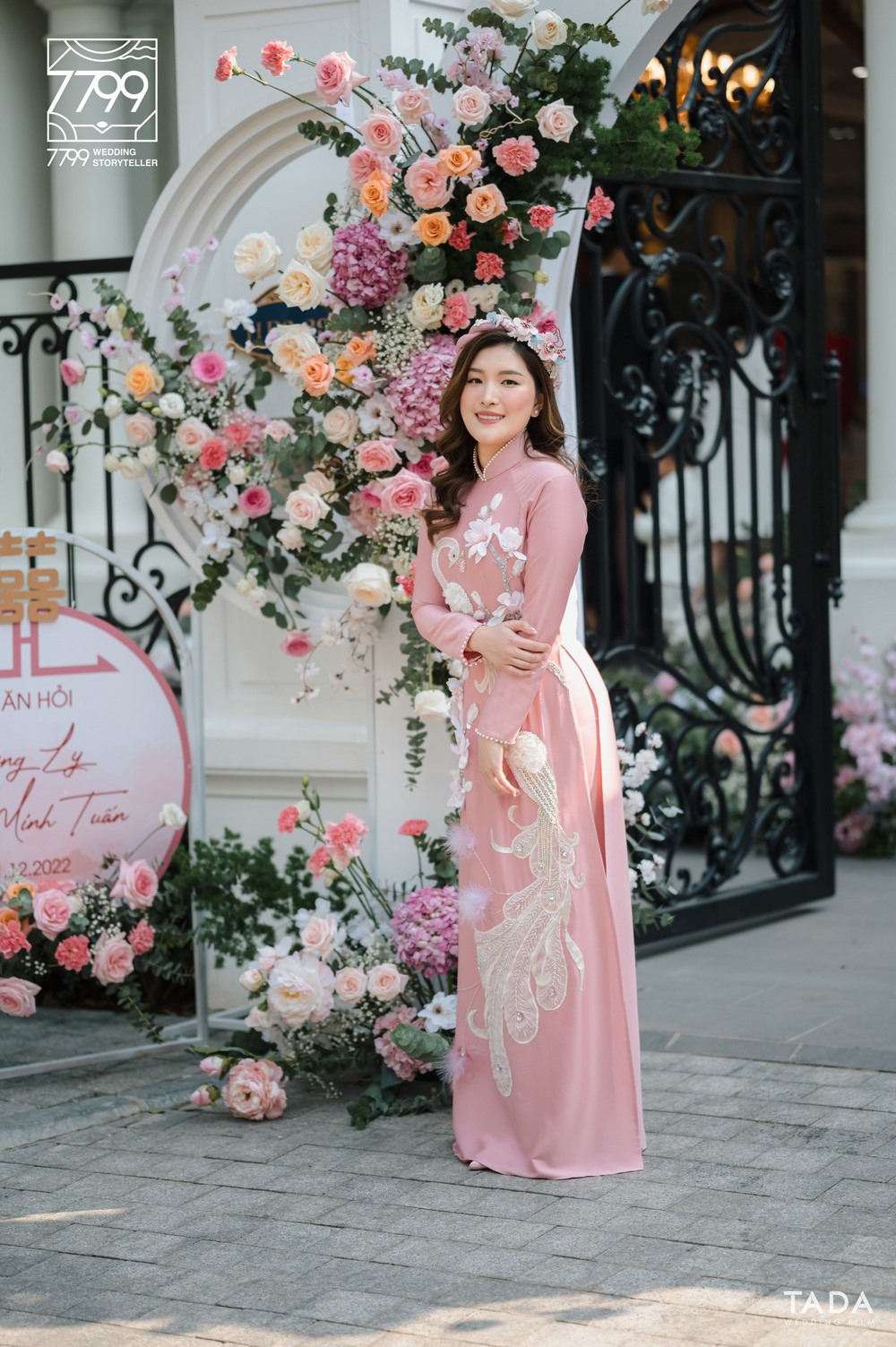 Gợi ý phong cách decor cho những nàng dâu “mê” áo dài tone hồng