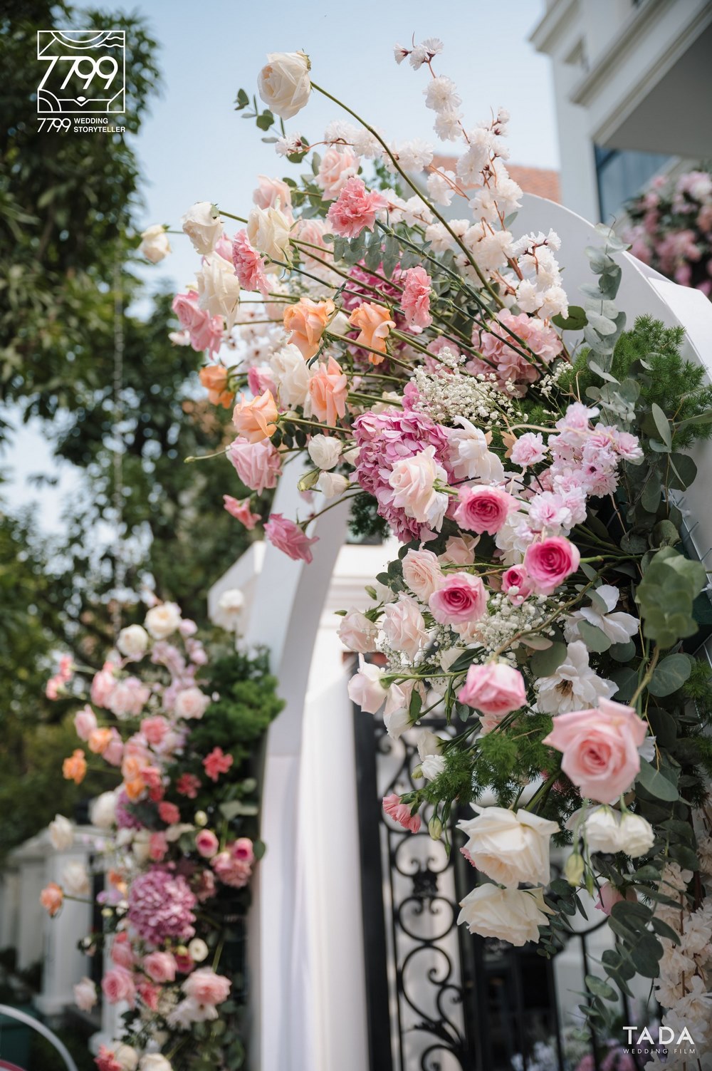 Cổng hoa cưới tone Hồng