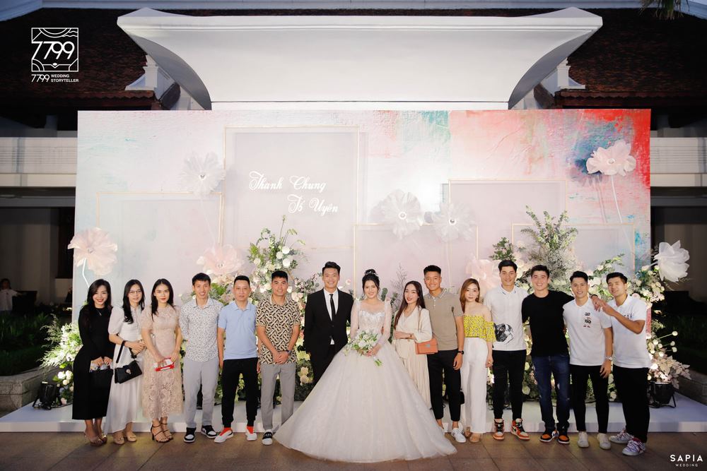 Ảnh đám cưới cầu thủ Thành Chung