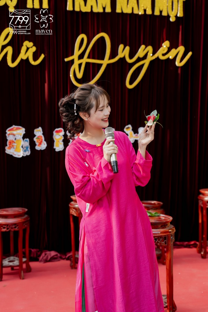 7799 Wedding Storyteller Hà Nội  Xem thêm các bài viết về địa hình trang trí khác TẠI ĐÂY!  Xem thêm chuyên mục Phân Tích Không Gian - Trang Trí Cưới Trên Mọi Địa Hình  Tham gia cộng đồng Cưới+  Giải Pháp Chuyên Gia - Hoạch định cưới thông minh Hỏi đáp Decor - Giải đáp thắc mắc cho tiệc cưới hoàn hảo hơn Smart Solution - Tối ưu cho việc chuẩn bị đám cưới Sketch to Score - Hành trình từ ý tưởng đến thực tế Find My Style - Tìm kiếm phong cách đám cưới phù hợp với bạn Space Refashion - Biến hoá không gian nhà cho lễ cưới Quy trình cưới chuẩn chỉ & Dự trù chi phí đám cưới các mức 200tr - 500tr - 1tỷ Các mẫu tráp ăn hỏi hiện đại & truyền thống