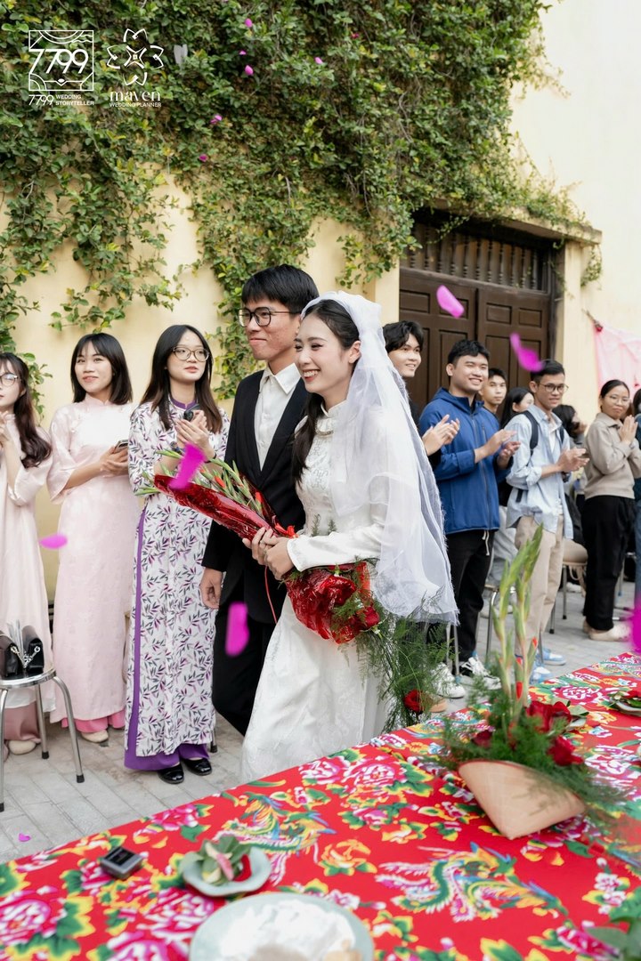 7799 Wedding Storyteller Hà Nội  Xem thêm các bài viết về địa hình trang trí khác TẠI ĐÂY!  Xem thêm chuyên mục Phân Tích Không Gian - Trang Trí Cưới Trên Mọi Địa Hình  Tham gia cộng đồng Cưới+  Giải Pháp Chuyên Gia - Hoạch định cưới thông minh Hỏi đáp Decor - Giải đáp thắc mắc cho tiệc cưới hoàn hảo hơn Smart Solution - Tối ưu cho việc chuẩn bị đám cưới Sketch to Score - Hành trình từ ý tưởng đến thực tế Find My Style - Tìm kiếm phong cách đám cưới phù hợp với bạn Space Refashion - Biến hoá không gian nhà cho lễ cưới Quy trình cưới chuẩn chỉ & Dự trù chi phí đám cưới các mức 200tr - 500tr - 1tỷ Các mẫu tráp ăn hỏi hiện đại & truyền thống