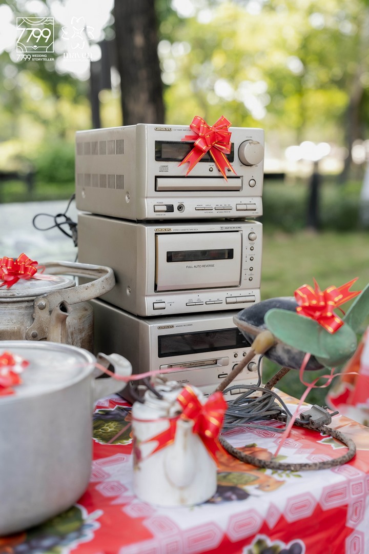 7799 Wedding Storyteller Hà Nội  Xem thêm các bài viết về địa hình trang trí khác TẠI ĐÂY!  Xem thêm chuyên mục Phân Tích Không Gian - Trang Trí Cưới Trên Mọi Địa Hình  Tham gia cộng đồng Cưới+  Giải Pháp Chuyên Gia - Hoạch định cưới thông minh Hỏi đáp Decor - Giải đáp thắc mắc cho tiệc cưới hoàn hảo hơn Smart Solution - Tối ưu cho việc chuẩn bị đám cưới Sketch to Score - Hành trình từ ý tưởng đến thực tế Find My Style - Tìm kiếm phong cách đám cưới phù hợp với bạn Space Refashion - Biến hoá không gian nhà cho lễ cưới Quy trình cưới chuẩn chỉ & Dự trù chi phí đám cưới các mức 200tr - 500tr - 1tỷ Các mẫu tráp ăn hỏi hiện đại & truyền thống