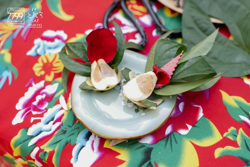 7799 Wedding Storyteller Hà Nội  Xem thêm các bài viết về địa hình trang trí khác TẠI ĐÂY!  Xem thêm chuyên mục Phân Tích Không Gian - Trang Trí Cưới Trên Mọi Địa Hình  Tham gia cộng đồng Cưới+  Giải Pháp Chuyên Gia - Hoạch định cưới thông minh Hỏi đáp Decor - Giải đáp thắc mắc cho tiệc cưới hoàn hảo hơn Smart Solution - Tối ưu cho việc chuẩn bị đám cưới Sketch to Score - Hành trình từ ý tưởng đến thực tế Find My Style - Tìm kiếm phong cách đám cưới phù hợp với bạn Space Refashion - Biến hoá không gian nhà cho lễ cưới Quy trình cưới chuẩn chỉ & Dự trù chi phí đám cưới các mức 200tr - 500tr - 1tỷ Các mẫu tráp ăn hỏi hiện đại & truyền thống