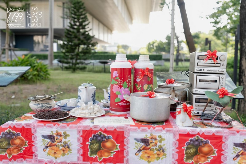 7799 Wedding Storyteller Hà Nội  Xem thêm các bài viết về địa hình trang trí khác TẠI ĐÂY!  Xem thêm chuyên mục Phân Tích Không Gian - Trang Trí Cưới Trên Mọi Địa Hình  Tham gia cộng đồng Cưới+  Giải Pháp Chuyên Gia - Hoạch định cưới thông minh Hỏi đáp Decor - Giải đáp thắc mắc cho tiệc cưới hoàn hảo hơn Smart Solution - Tối ưu cho việc chuẩn bị đám cưới Sketch to Score - Hành trình từ ý tưởng đến thực tế Find My Style - Tìm kiếm phong cách đám cưới phù hợp với bạn Space Refashion - Biến hoá không gian nhà cho lễ cưới Quy trình cưới chuẩn chỉ & Dự trù chi phí đám cưới các mức 200tr - 500tr - 1tỷ Các mẫu tráp ăn hỏi hiện đại & truyền thống