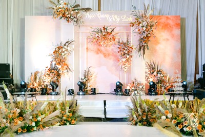 Ứng dụng tạo chiều sâu trong trang trí backdrop sân khấu đám cưới 