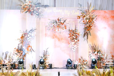 Ứng dụng tạo chiều sâu trong trang trí backdrop sân khấu đám cưới 