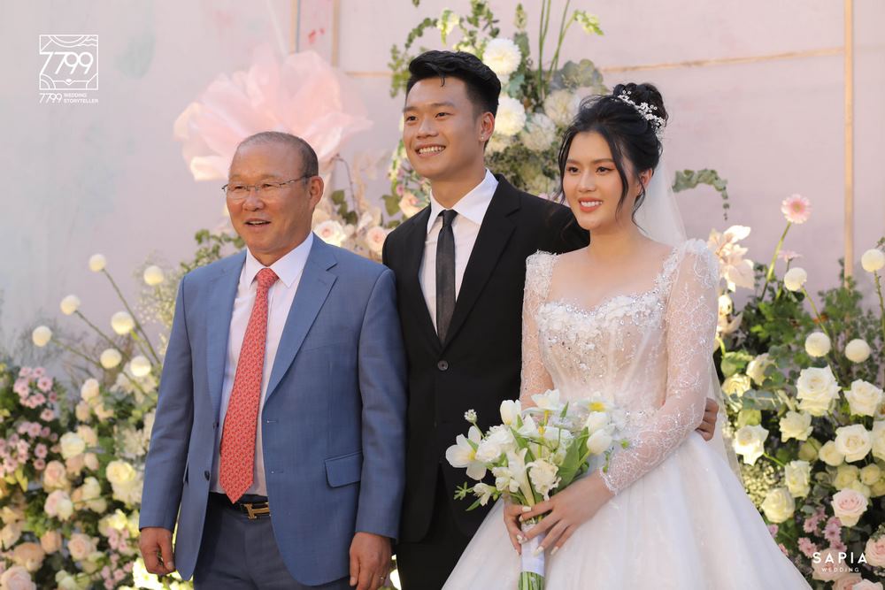 Đám cưới cầu thủ Thành Chung