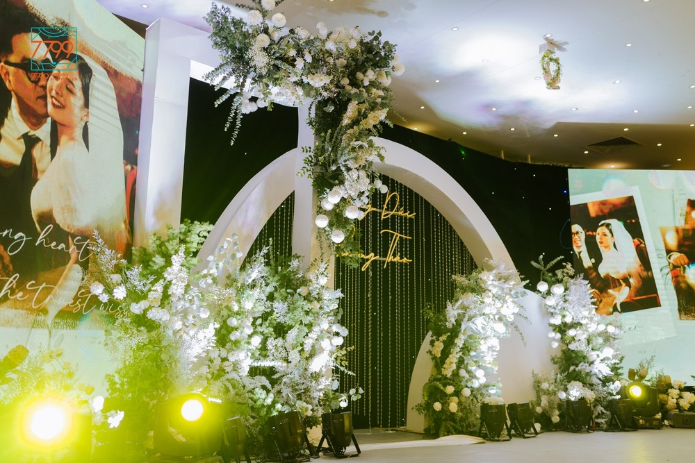 Trang trí đám cưới MC Phương Thảo VTV tại Vạn Hoa Center