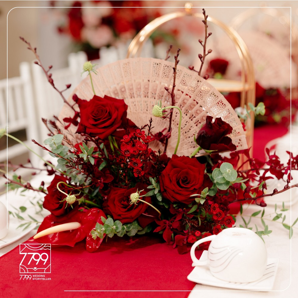 Đồng bộ trang trí đám cưới hoa để bàn