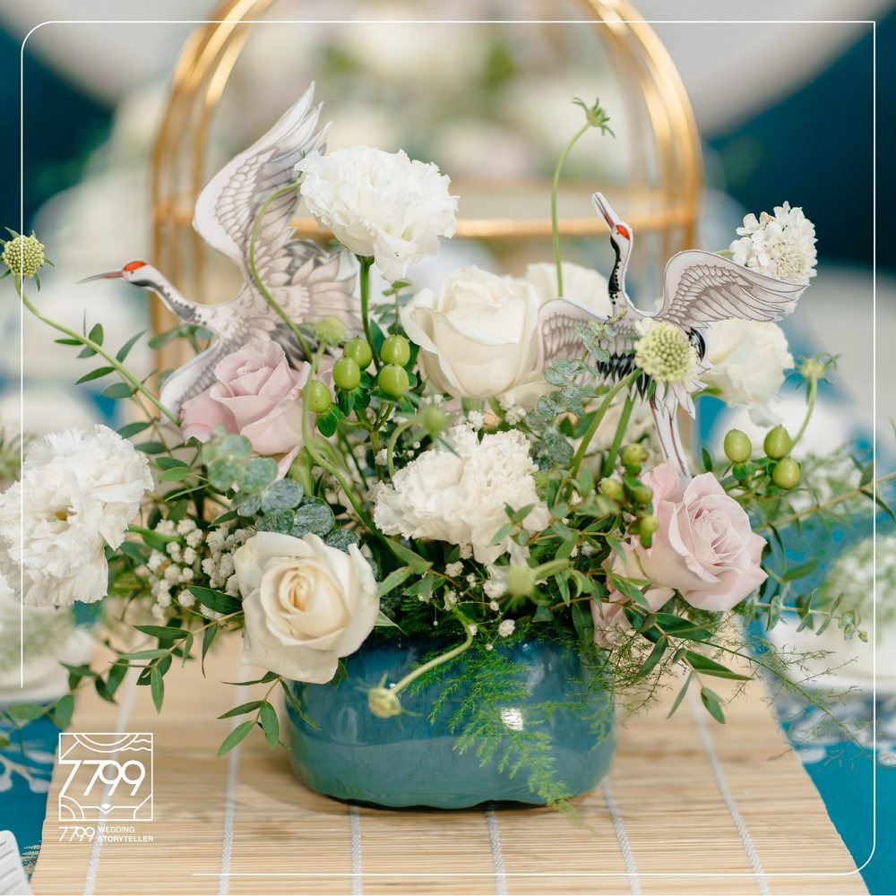 Đồng bộ trang trí đám cưới hoa để bàn