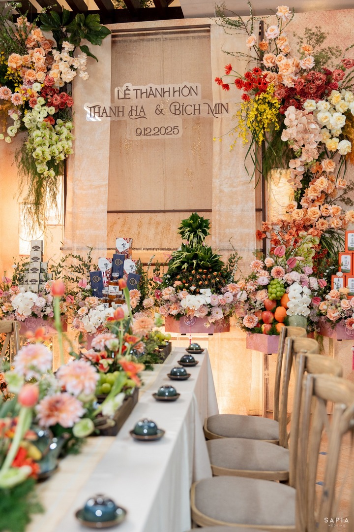 Decor phông cưới bằng khung cửi và cuộn chỉ