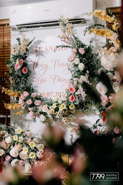 Tím lilac - Tận dụng nội thất trong trang trí cưới với tông màu hot trend 