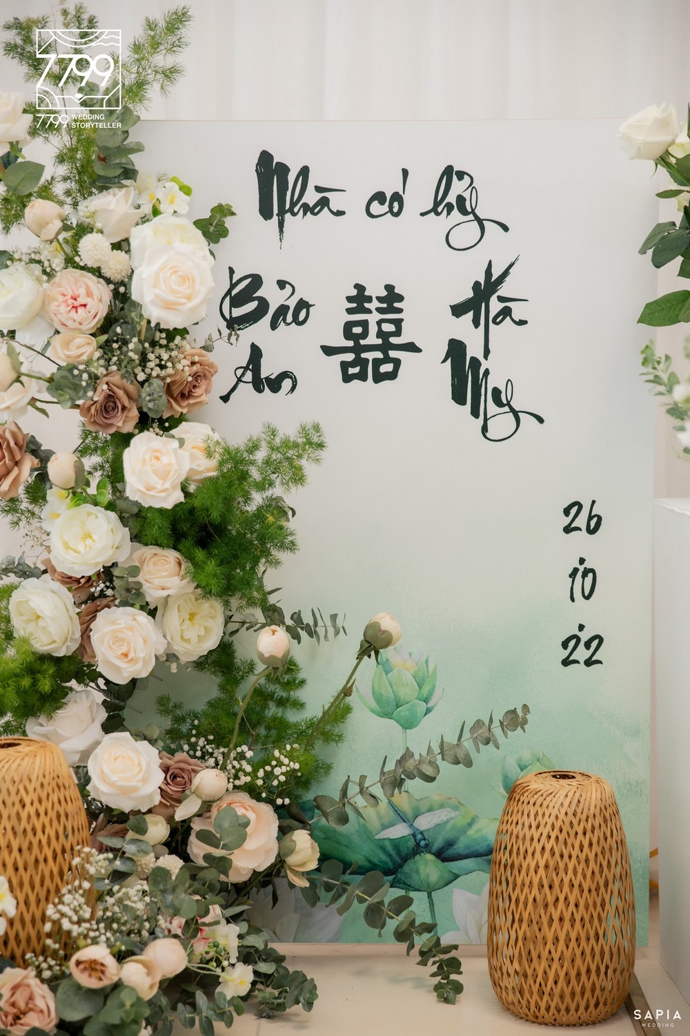 Không gian lễ ăn hỏi tư gia tone trắng xanh do 7799 Wedding Storyteller thực hiện năm 2022
