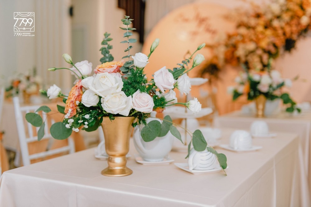 Hoa để bàn trang trí đám cưới
