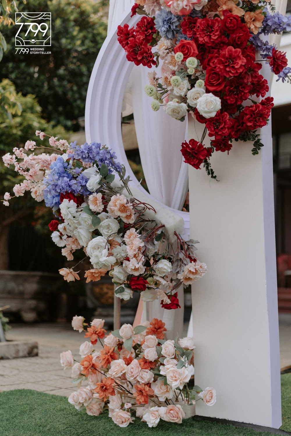 Cổng hoa cưới tone màu Pastel