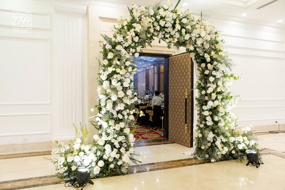 Trang trí cổng hoa cưới hội trường tiệc cưới Almaz