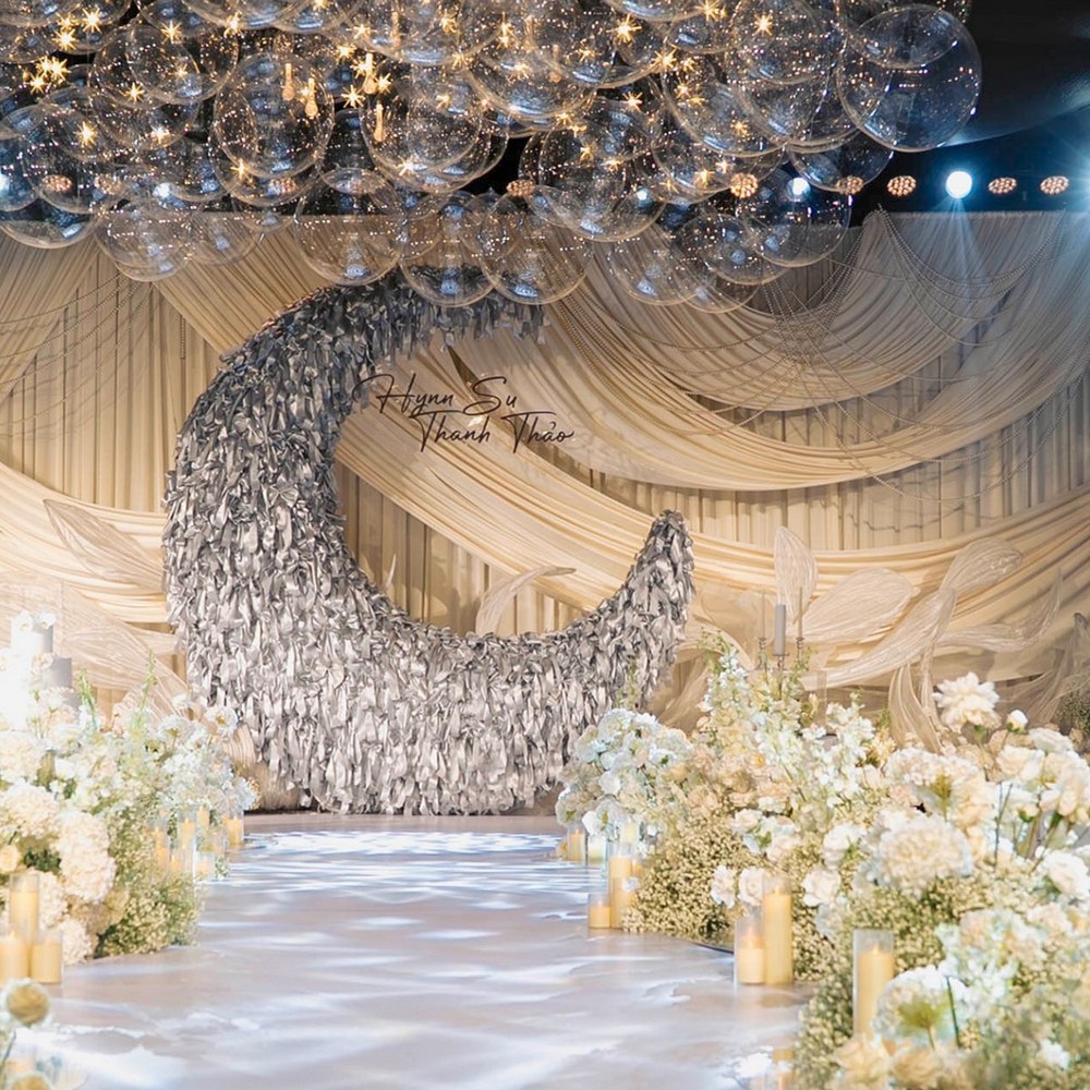 Trang trí tiệc cưới tone trắng tại khách sạn Lotte