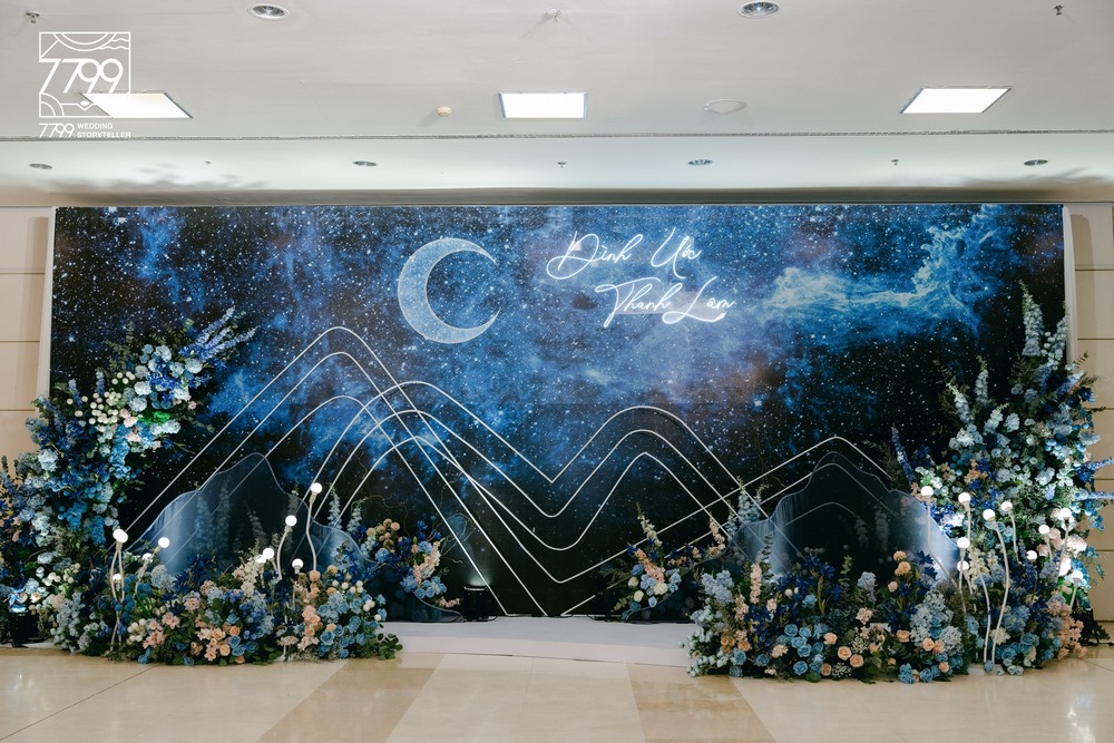 Mơ màng trong Blue Moon tại Trung tâm Hội nghị Quốc gia