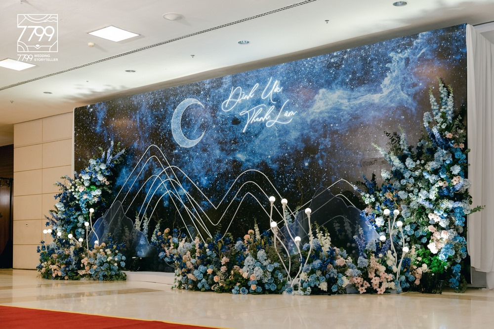 Mơ màng trong Blue Moon tại Trung tâm Hội nghị Quốc gia