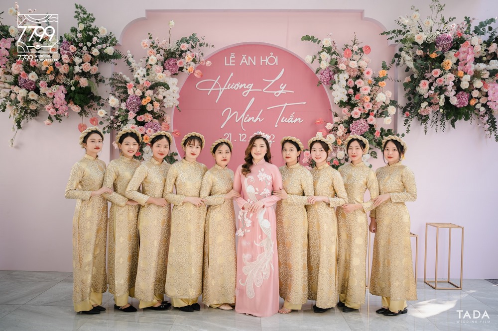 Gợi ý phong cách decor cho những nàng dâu “mê” áo dài tone hồng
