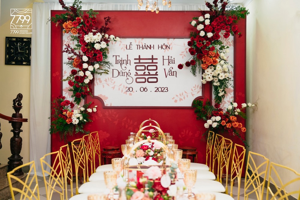 Phông cưới tone đỏ - Wedding decor gia tiên Thư Họa Hoa Minh