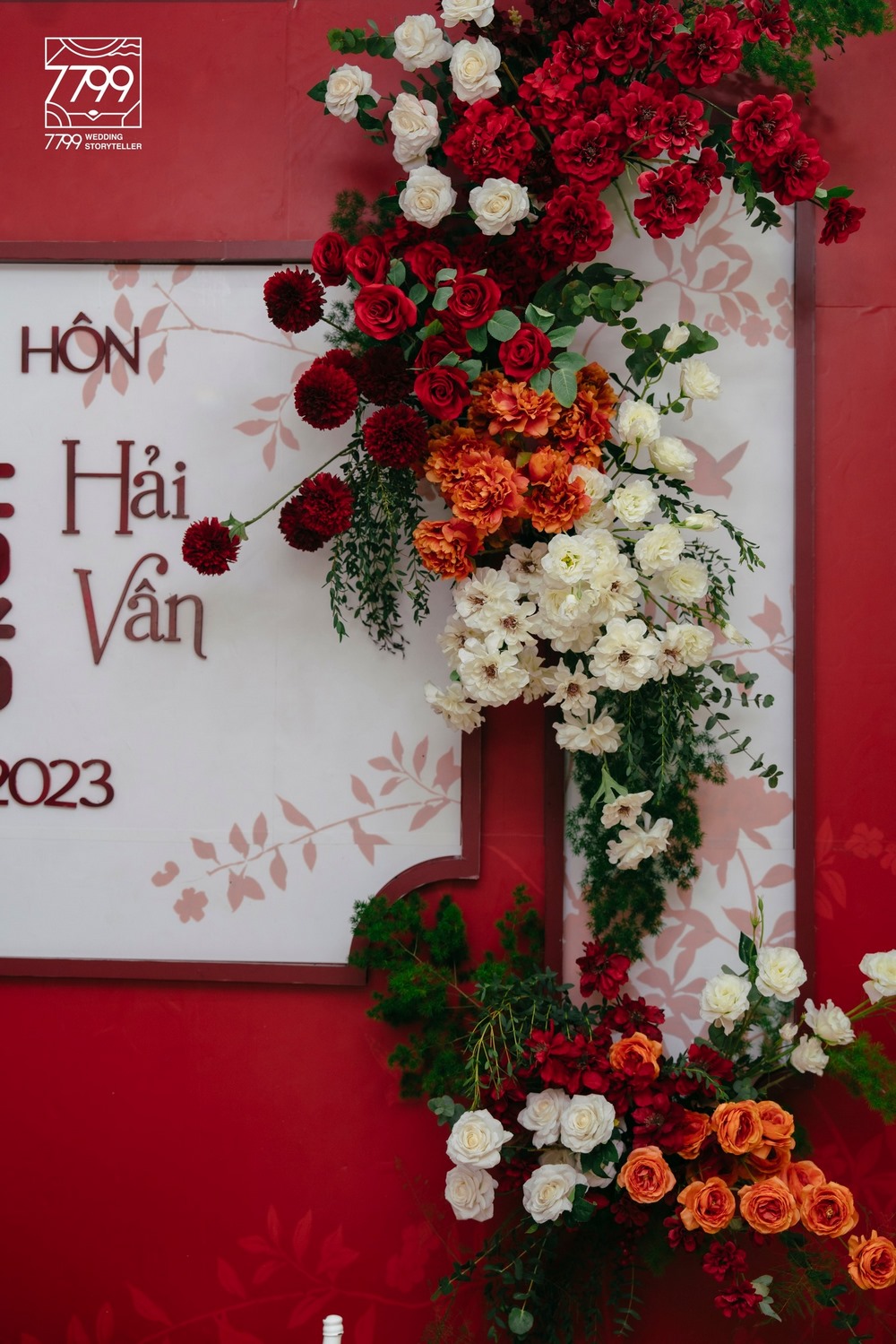 Phông cưới màu đỏ - Wedding decor gia tiên Thư Họa Hoa Minh