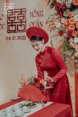 Chọn phông cưới tư gia phù hợp với áo dài đỏ truyền thống