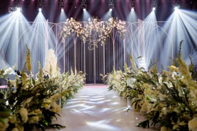 Trang trí hội trường tiệc cưới Almaz với Crystal Wedding cùng 7799 Décor